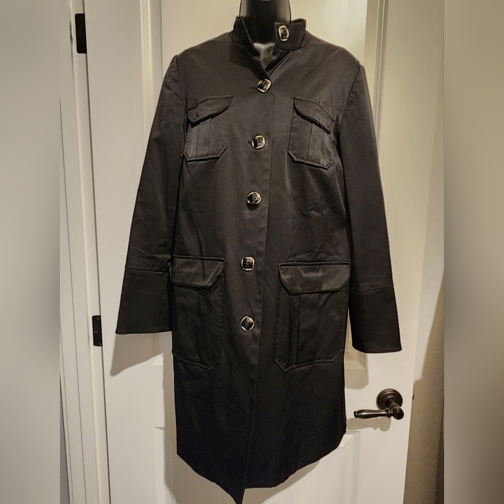 Dana Buchman black/zebra lined raincoat. Size Med EUC